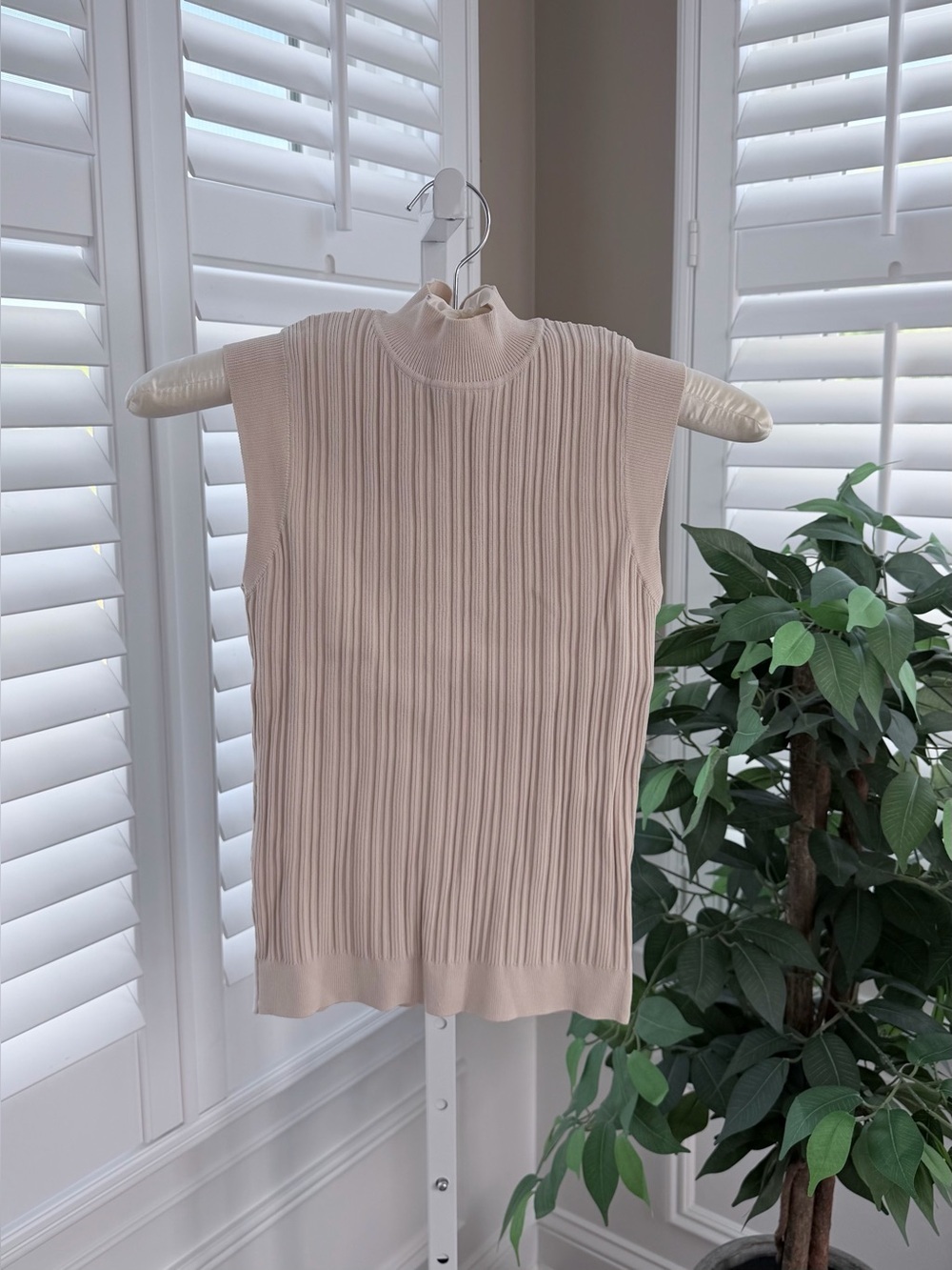 FOREVER 21 SLEEVELESS SWEATER-KNIT TOP in Khaki Size Small